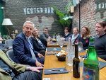 Reinhold Lopatka mit den steirischen Jurist*innen beim Mittagessen in Brüssel.